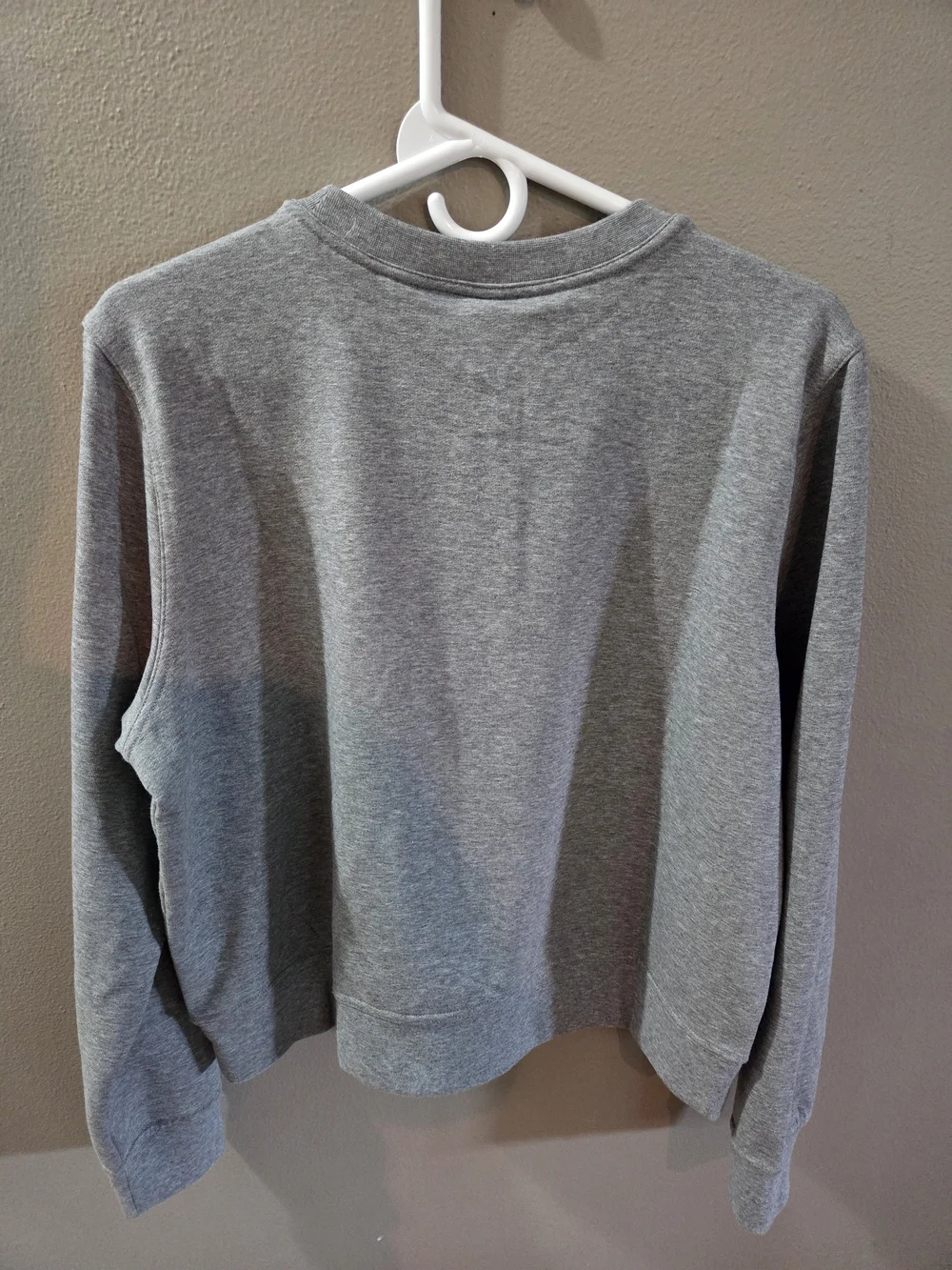 Nike Women’s Grey Crewneck Pullover Sweatshirt NWT